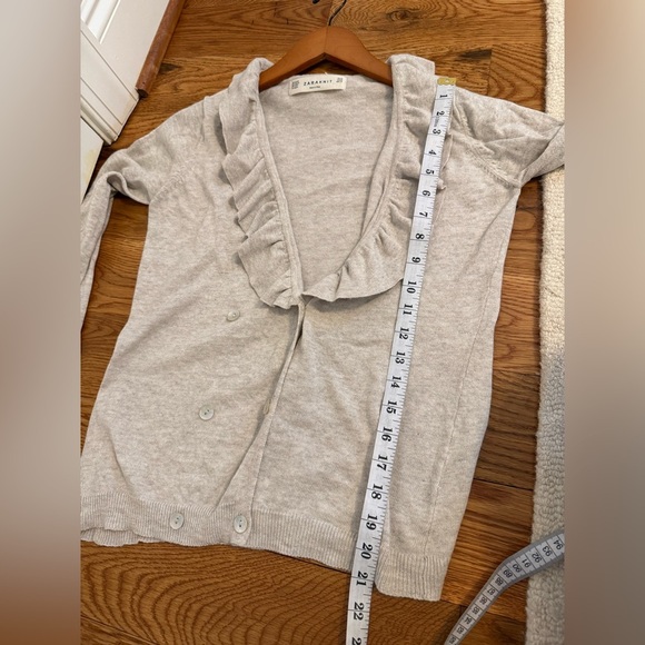 Zara Knit Ruffle Cardigan Button Down Sweater size Medium - Picture 8 of 9